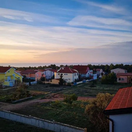 Mena Apartmán Vir
